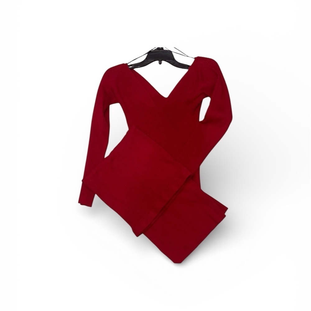 109. H&M Women’s Red Knit V-Neck Set Size Small NWOT